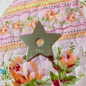 DIOR star